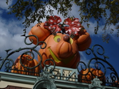 Minnie in pumpkins
